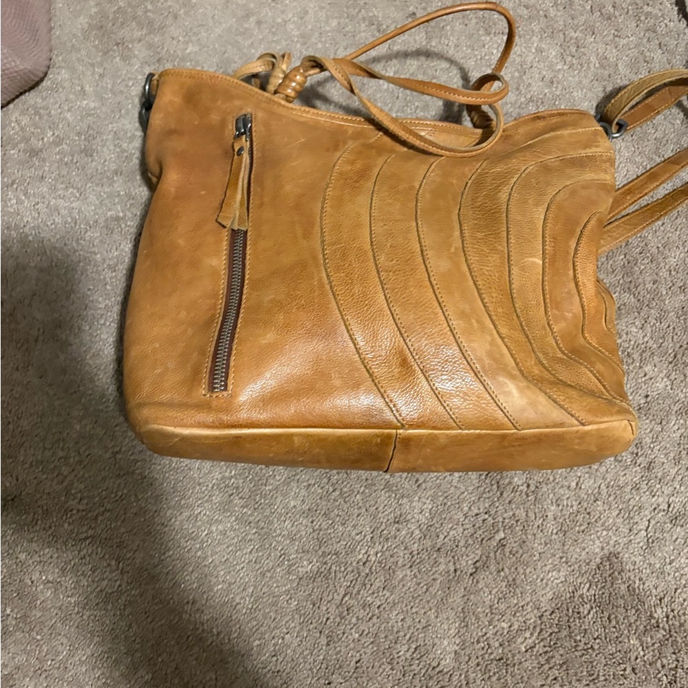 Elegant Tan Crossbody Bag - Picture 3 of 7